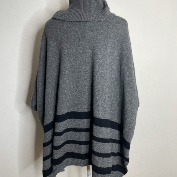 TAHARI Gray Black Striped Wool Yak Hair Cowl Neck Poncho Sweater Womens M Comfy - Picture 7 of 9